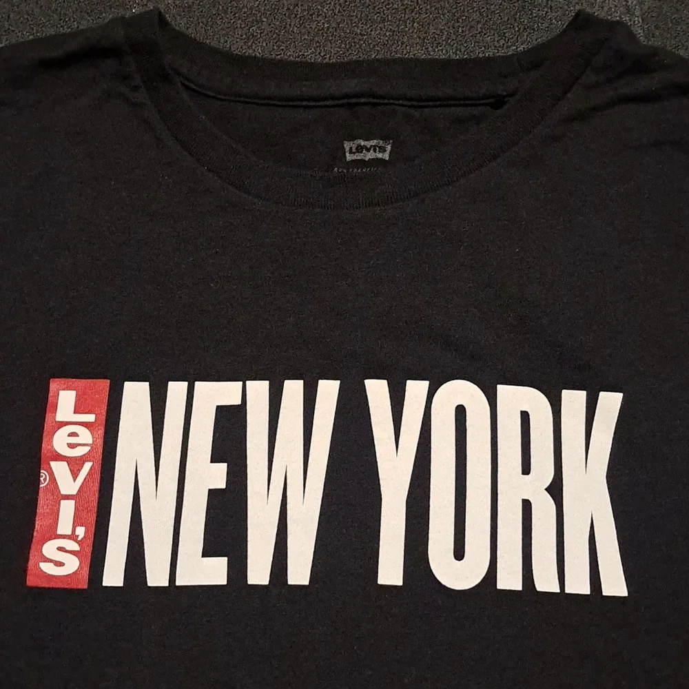 Levis Graphic New York T 👕 Size xs - Picture 2 of 2